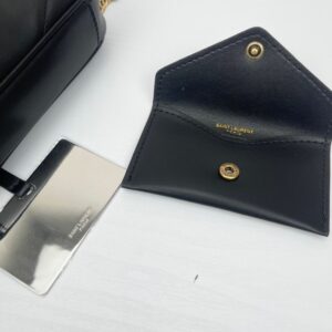 【AT11081】Saint LaurentのラムスキンミニLOULOUチェーンバッグ - 高級ラムスキン素材、YSLロゴ、多彩な着用方法 | Saint Laurent