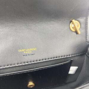 【AT11081】Saint LaurentのラムスキンミニLOULOUチェーンバッグ - 高級ラムスキン素材、YSLロゴ、多彩な着用方法 | Saint Laurent