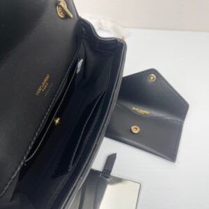 【AT11081】Saint LaurentのラムスキンミニLOULOUチェーンバッグ - 高級ラムスキン素材、YSLロゴ、多彩な着用方法 | Saint Laurent