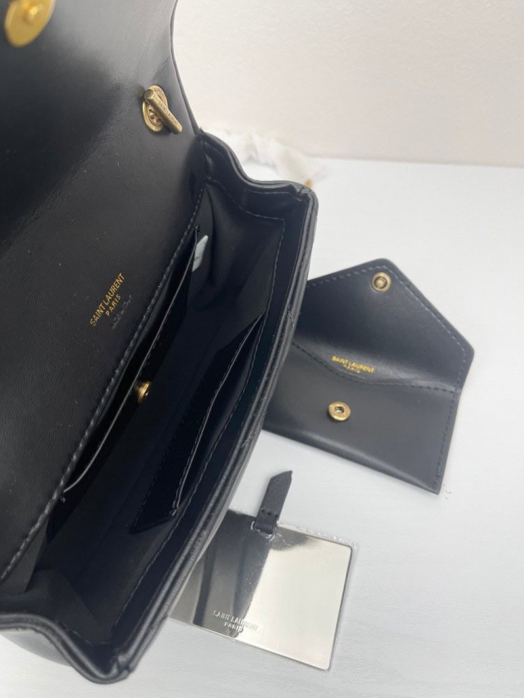【AT11081】Saint LaurentのラムスキンミニLOULOUチェーンバッグ - 高級ラムスキン素材、YSLロゴ、多彩な着用方法 | Saint Laurent