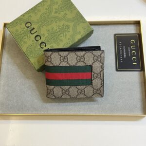 【AT11084】イタリアの高級ラグジュアリーブランドのGGパターンが光るクラシックウォレット、11x9cmの軽量デザイン、機能性抜群のスペース設計 | Gucci Italy