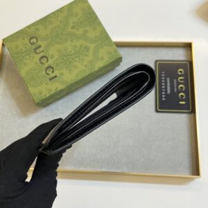 【AT11084】イタリアの高級ラグジュアリーブランドのGGパターンが光るクラシックウォレット、11x9cmの軽量デザイン、機能性抜群のスペース設計 | Gucci Italy