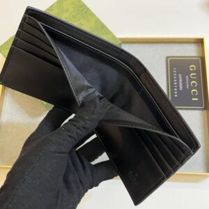 【AT11084】イタリアの高級ラグジュアリーブランドのGGパターンが光るクラシックウォレット、11x9cmの軽量デザイン、機能性抜群のスペース設計 | Gucci Italy