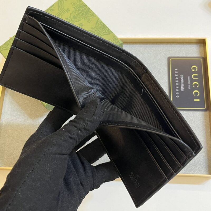 【AT11084】イタリアの高級ラグジュアリーブランドのGGパターンが光るクラシックウォレット、11x9cmの軽量デザイン、機能性抜群のスペース設計 | Gucci Italy