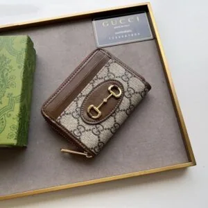 【AT11093】グッチ1955シリーズ馬具バックルカードケース、高級GGスプリーム人工キャンバスとブラウンレザー素材、デザインと機能が完璧に融合✨👜 | Gucci
