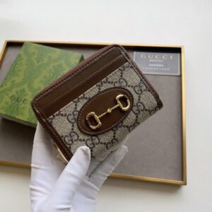 【AT11093】グッチ1955シリーズ馬具バックルカードケース、高級GGスプリーム人工キャンバスとブラウンレザー素材、デザインと機能が完璧に融合✨👜 | Gucci
