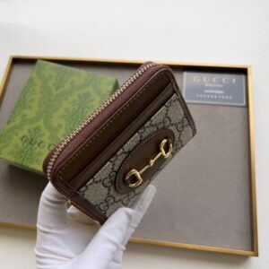【AT11093】グッチ1955シリーズ馬具バックルカードケース、高級GGスプリーム人工キャンバスとブラウンレザー素材、デザインと機能が完璧に融合✨👜 | Gucci