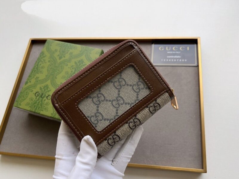 【AT11093】グッチ1955シリーズ馬具バックルカードケース、高級GGスプリーム人工キャンバスとブラウンレザー素材、デザインと機能が完璧に融合✨👜 | Gucci