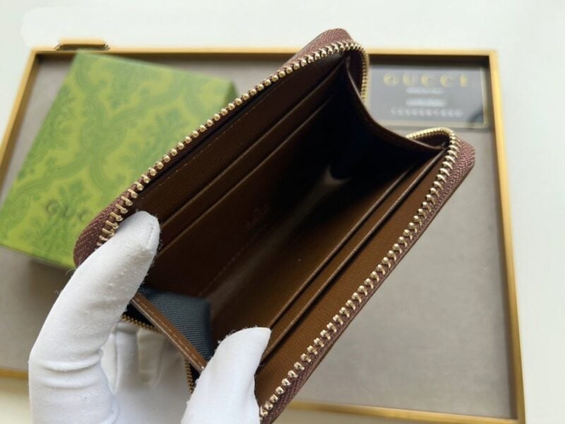 【AT11093】グッチ1955シリーズ馬具バックルカードケース、高級GGスプリーム人工キャンバスとブラウンレザー素材、デザインと機能が完璧に融合✨👜 | Gucci