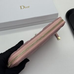 【AT11104】ディオールの優雅なピンク羊革財布 - 高級女性向けのクラシックなダイヤ柄デザイン | Dior Paris
