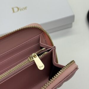 【AT11104】ディオールの優雅なピンク羊革財布 - 高級女性向けのクラシックなダイヤ柄デザイン | Dior Paris