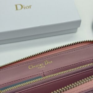 【AT11104】ディオールの優雅なピンク羊革財布 - 高級女性向けのクラシックなダイヤ柄デザイン | Dior Paris