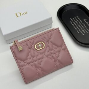 【AT11106】Dior ダイヤ柄小コインケース、エナメル仕上げ、柔らかなピンク羊革、小銭入れ、カード収納、高級感、お洒落なファッション小物 | Christian Dior
