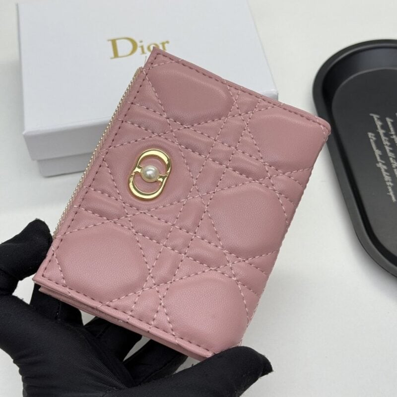 【AT11106】Dior ダイヤ柄小コインケース、エナメル仕上げ、柔らかなピンク羊革、小銭入れ、カード収納、高級感、お洒落なファッション小物 | Christian Dior