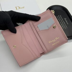 【AT11106】Dior ダイヤ柄小コインケース、エナメル仕上げ、柔らかなピンク羊革、小銭入れ、カード収納、高級感、お洒落なファッション小物 | Christian Dior