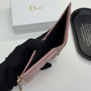 【AT11106】Dior ダイヤ柄小コインケース、エナメル仕上げ、柔らかなピンク羊革、小銭入れ、カード収納、高級感、お洒落なファッション小物 | Christian Dior