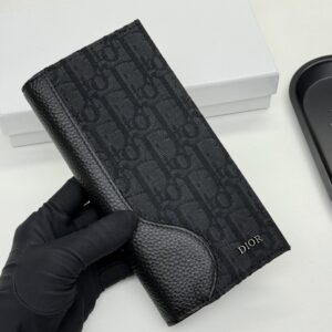 【AT11108】ディオール ハイエンドレザーウォレット、控えめな贅沢と究極の精神を表現 | Dior Paris