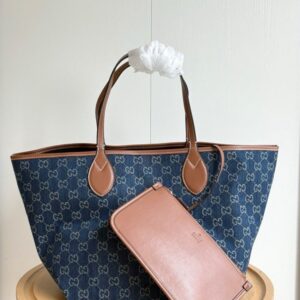 【AT11109】グッチ Totissimaシリーズ トートバッグ - ブルーのモノグラム柄生地、可愛いピンクのクラッチ付き | Gucci