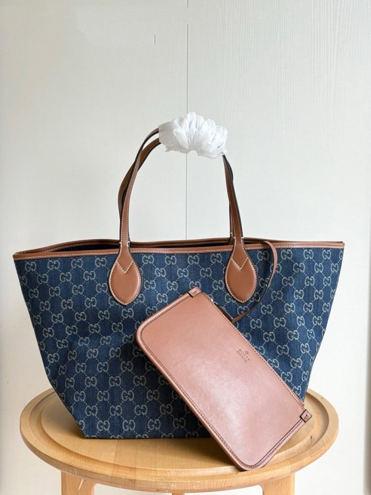 【AT11109】グッチ Totissimaシリーズ トートバッグ - ブルーのモノグラム柄生地、可愛いピンクのクラッチ付き | Gucci
