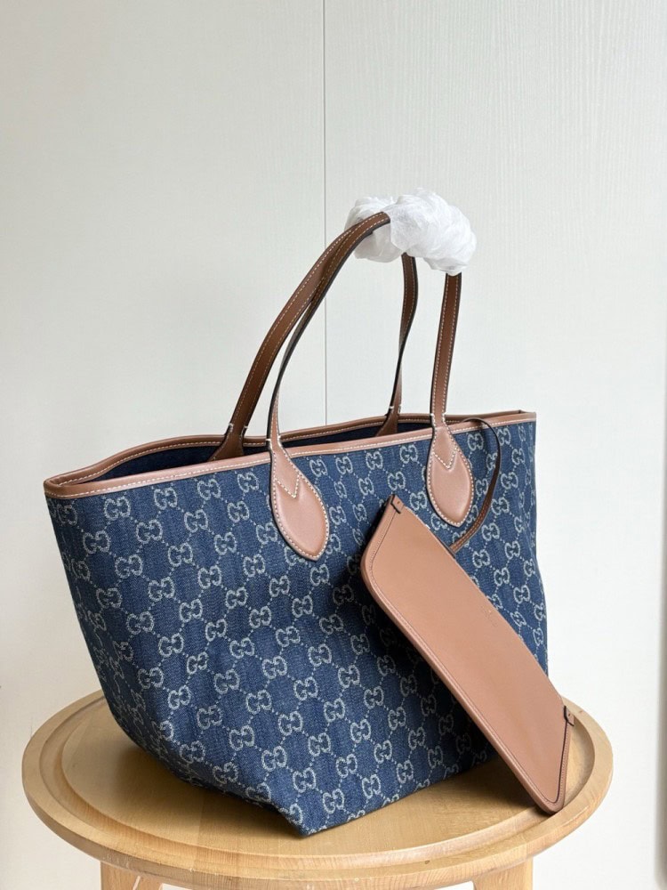 【AT11109】グッチ Totissimaシリーズ トートバッグ - ブルーのモノグラム柄生地、可愛いピンクのクラッチ付き | Gucci