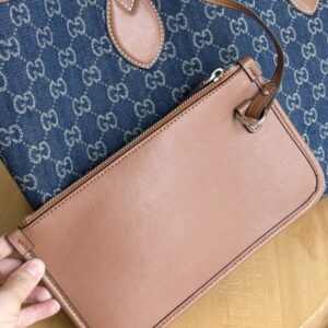 【AT11109】グッチ Totissimaシリーズ トートバッグ - ブルーのモノグラム柄生地、可愛いピンクのクラッチ付き | Gucci