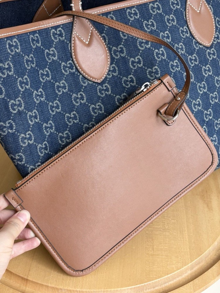 【AT11109】グッチ Totissimaシリーズ トートバッグ - ブルーのモノグラム柄生地、可愛いピンクのクラッチ付き | Gucci
