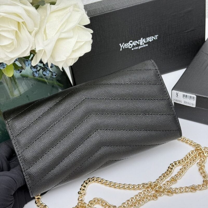 【AT11113】YSLサンローランのクラシックな長財布 | Saint Laurent