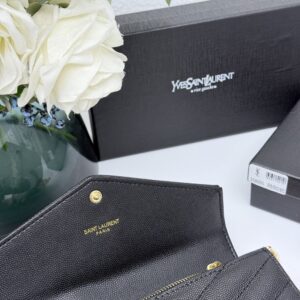 【AT11113】YSLサンローランのクラシックな長財布 | Saint Laurent
