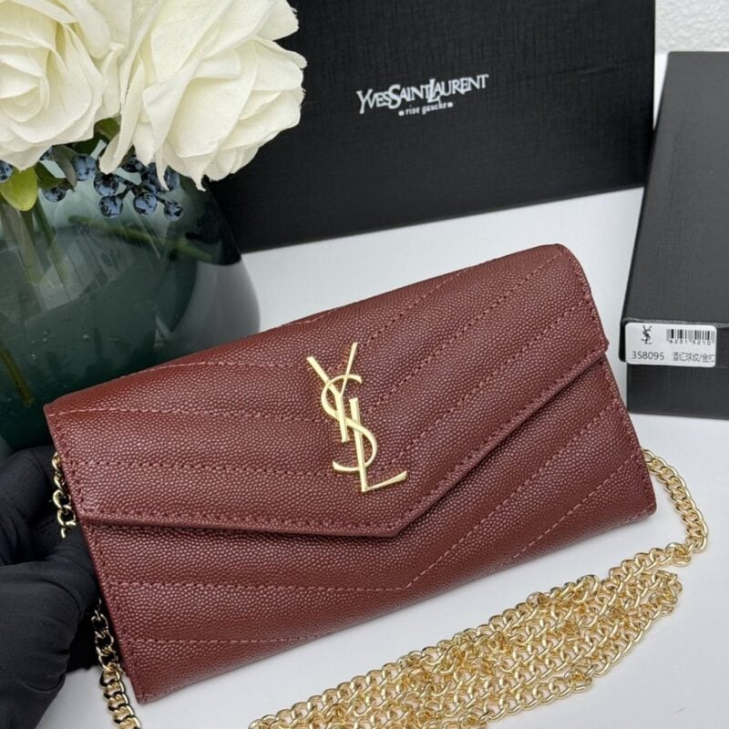 【AT11114】YSLサンローランのエレガントなワインレッド長財布、高級レザーチェーン付き | Yves Saint Laurent