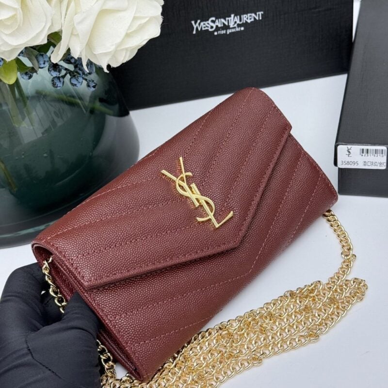 【AT11114】YSLサンローランのエレガントなワインレッド長財布、高級レザーチェーン付き | Yves Saint Laurent