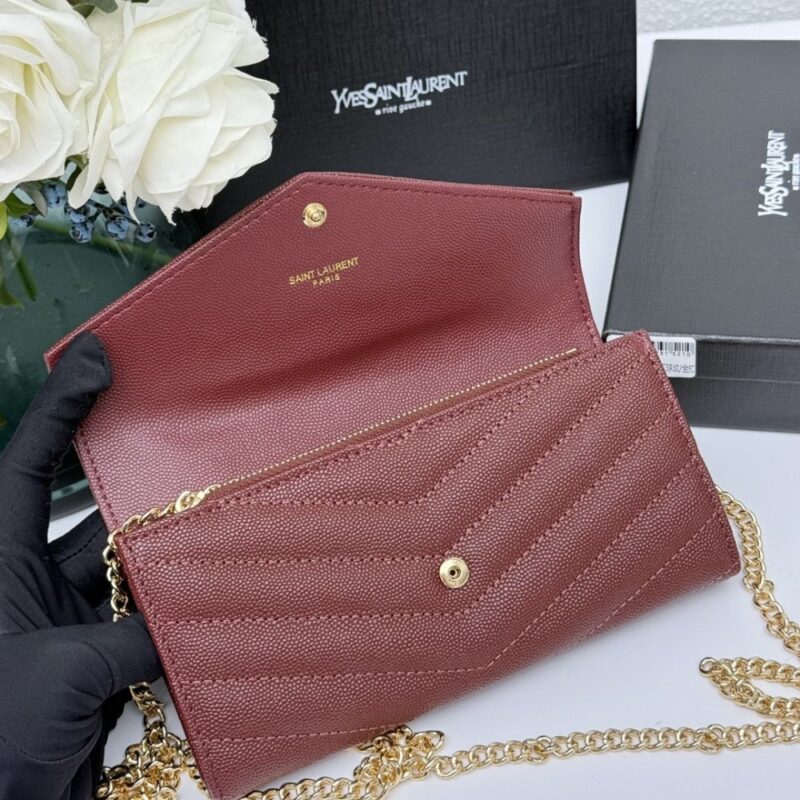 【AT11114】YSLサンローランのエレガントなワインレッド長財布、高級レザーチェーン付き | Yves Saint Laurent