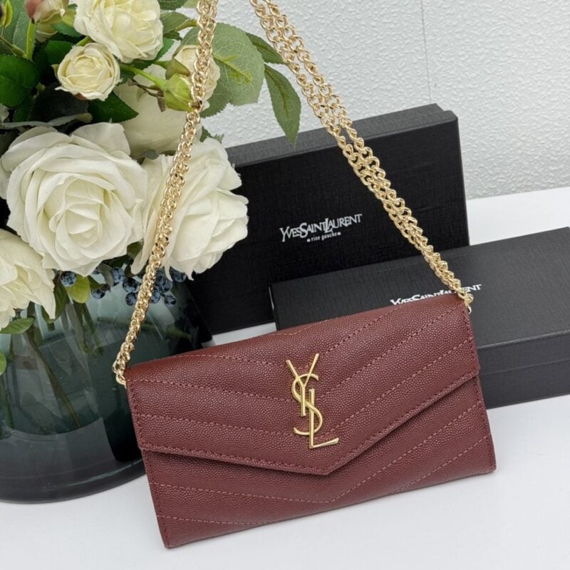 【AT11114】YSLサンローランのエレガントなワインレッド長財布、高級レザーチェーン付き | Yves Saint Laurent