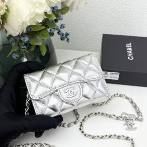 【AT11117】高級なChanelクラシックチェーンコインケース - 菱形デザインとエレガントなスキンレザー | Chanel