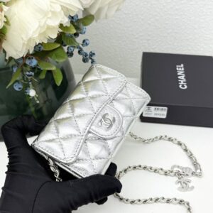 【AT11117】高級なChanelクラシックチェーンコインケース - 菱形デザインとエレガントなスキンレザー | Chanel