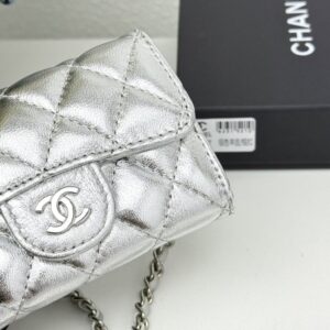 【AT11117】高級なChanelクラシックチェーンコインケース - 菱形デザインとエレガントなスキンレザー | Chanel