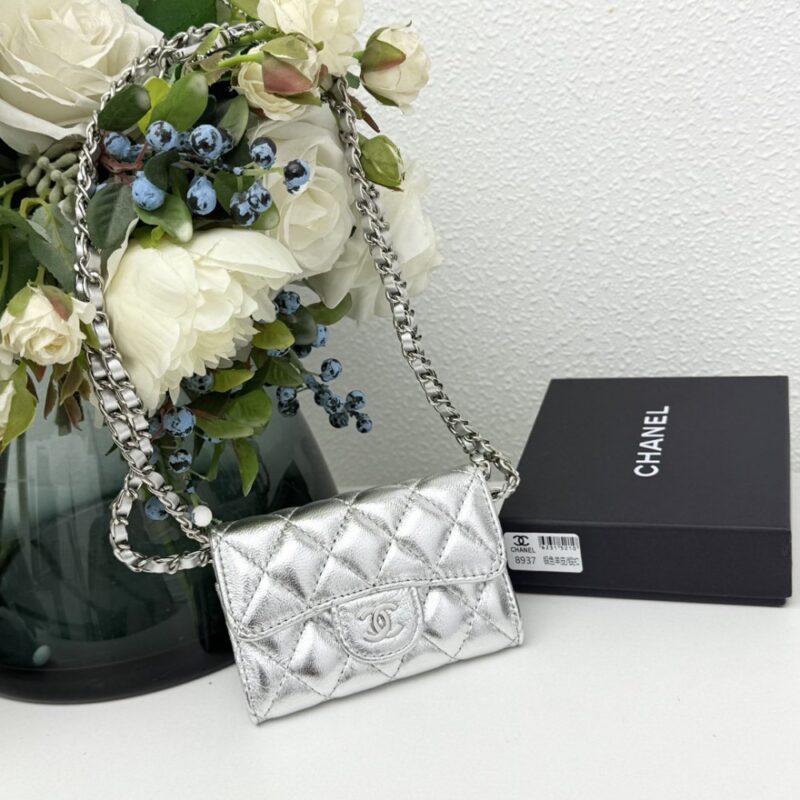 【AT11117】高級なChanelクラシックチェーンコインケース - 菱形デザインとエレガントなスキンレザー | Chanel