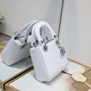 【AT11130】Diorディオールminiダイアナバッグ - ハイエンドな贅沢ファッションの典型 | Dior Paris