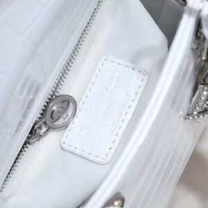 【AT11130】Diorディオールminiダイアナバッグ - ハイエンドな贅沢ファッションの典型 | Dior Paris