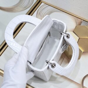【AT11130】Diorディオールminiダイアナバッグ - ハイエンドな贅沢ファッションの典型 | Dior Paris