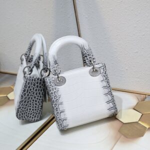 【AT11131】ディオールのホワイトクロコダイル柄ミニレディ・ディオールバッグ | Dior