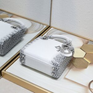 【AT11131】ディオールのホワイトクロコダイル柄ミニレディ・ディオールバッグ | Dior
