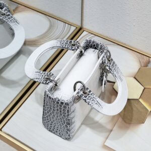 【AT11131】ディオールのホワイトクロコダイル柄ミニレディ・ディオールバッグ | Dior