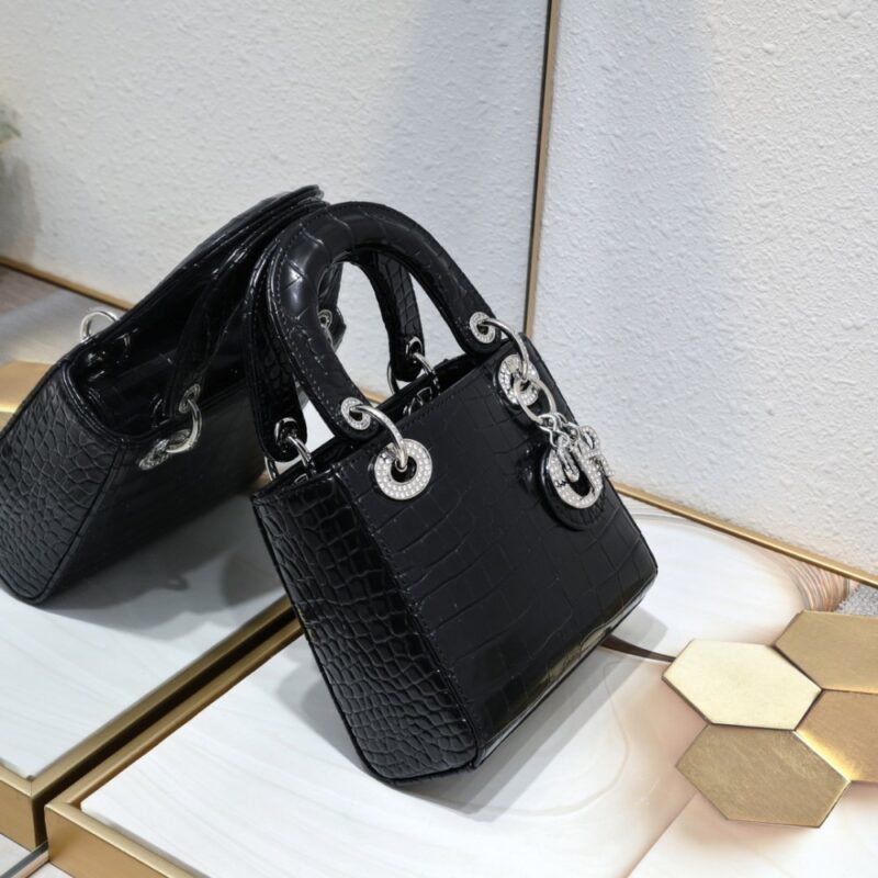 【AT11132】ディオール(Dior) Lady Dior クラシックプリンセスバッグ：高級クロコダイル柄牛革のミニサイズバッグ | Dior Paris