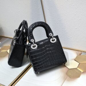 【AT11132】ディオール(Dior) Lady Dior クラシックプリンセスバッグ：高級クロコダイル柄牛革のミニサイズバッグ | Dior Paris