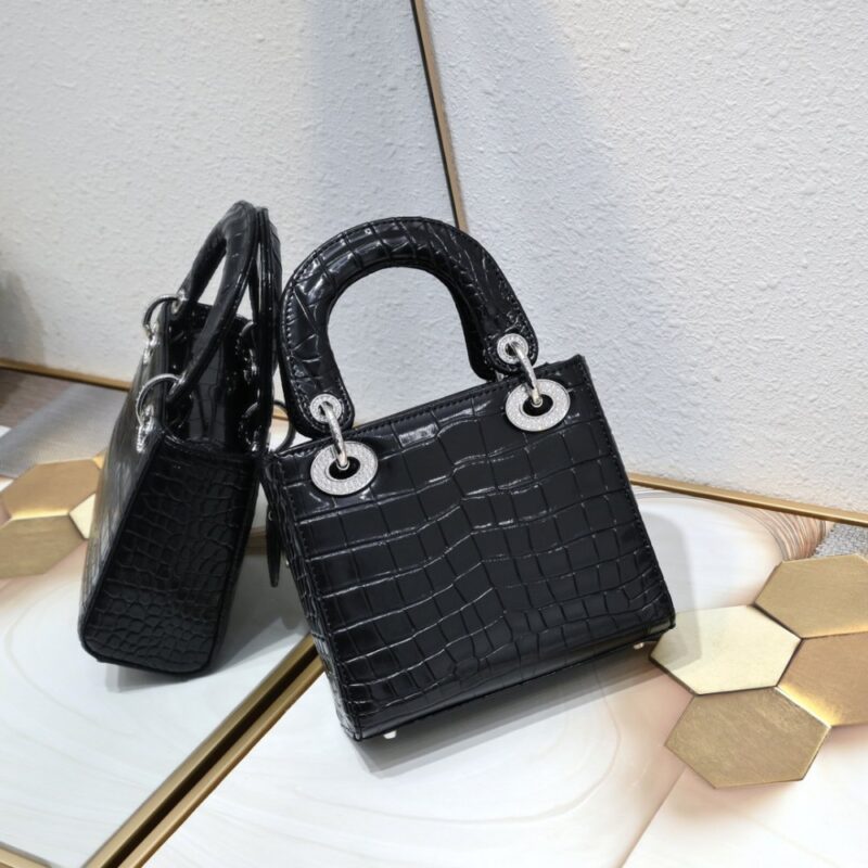 【AT11132】ディオール(Dior) Lady Dior クラシックプリンセスバッグ：高級クロコダイル柄牛革のミニサイズバッグ | Dior Paris