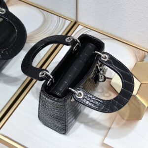【AT11132】ディオール(Dior) Lady Dior クラシックプリンセスバッグ：高級クロコダイル柄牛革のミニサイズバッグ | Dior Paris