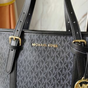 【AT11139】マイケル・コースのクラシックトートバッグ: 上質なレザー素材と優雅なデザインが特長のショルダーバッグ | MK