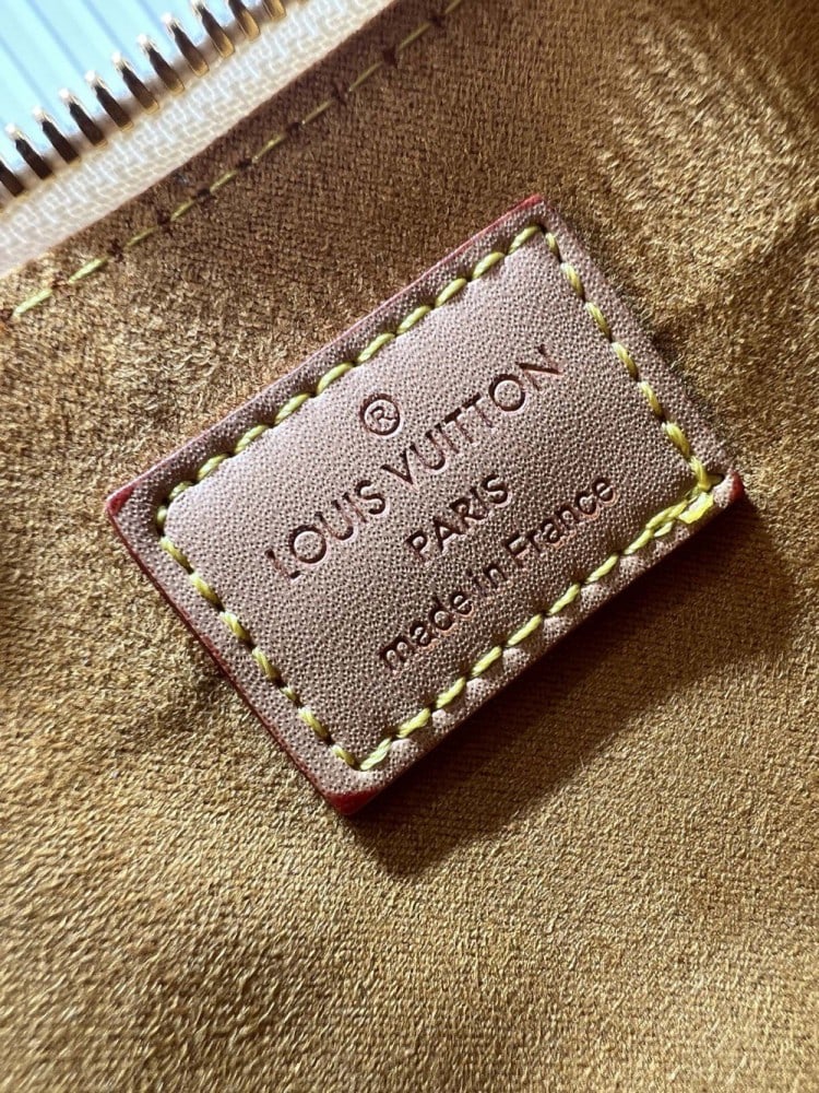 【AT11151】ルイ・ヴィトンのクラシックシェルバッグ、贅沢感とファッション性の融合を示す！ | Louis Vuitton