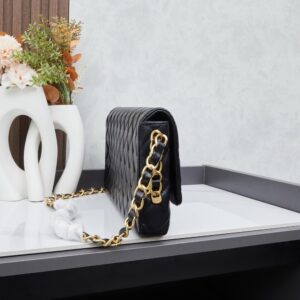 【AT11161】シャネル Chanel ダイヤ柄クラッチバッグ ラムスキン使用 高級感溢れるエレガントアクセサリー | Chanel Paris
