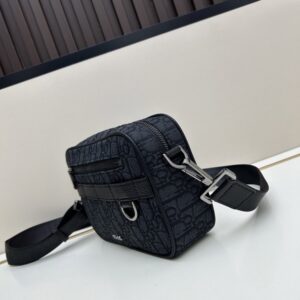 【AT11169】ディオール(Dior) ブラックシリーズ メンズショルダーバッグ 贅沢な都会の紳士品味をアピール | Dior Paris